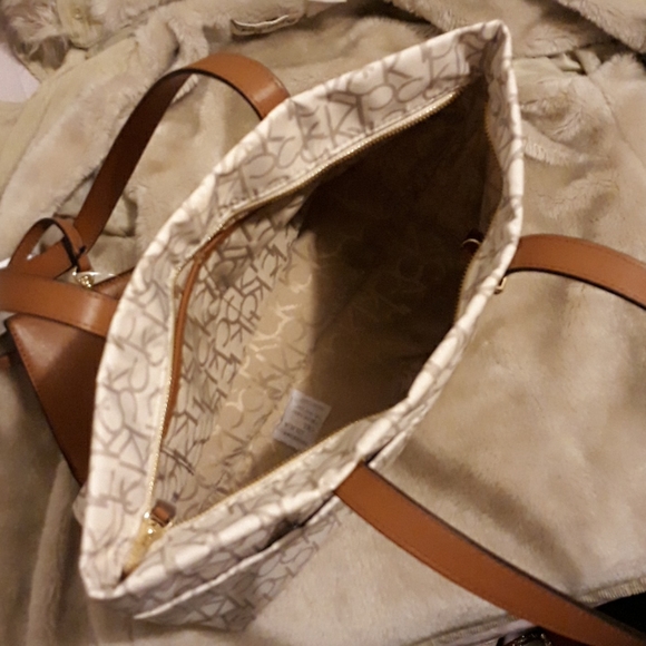 Calvin Klein Logo Tote with Wristlet - Picture 12 of 16